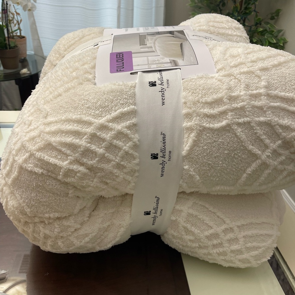 Wendy Bellissimo Cream Textured Bedding Set